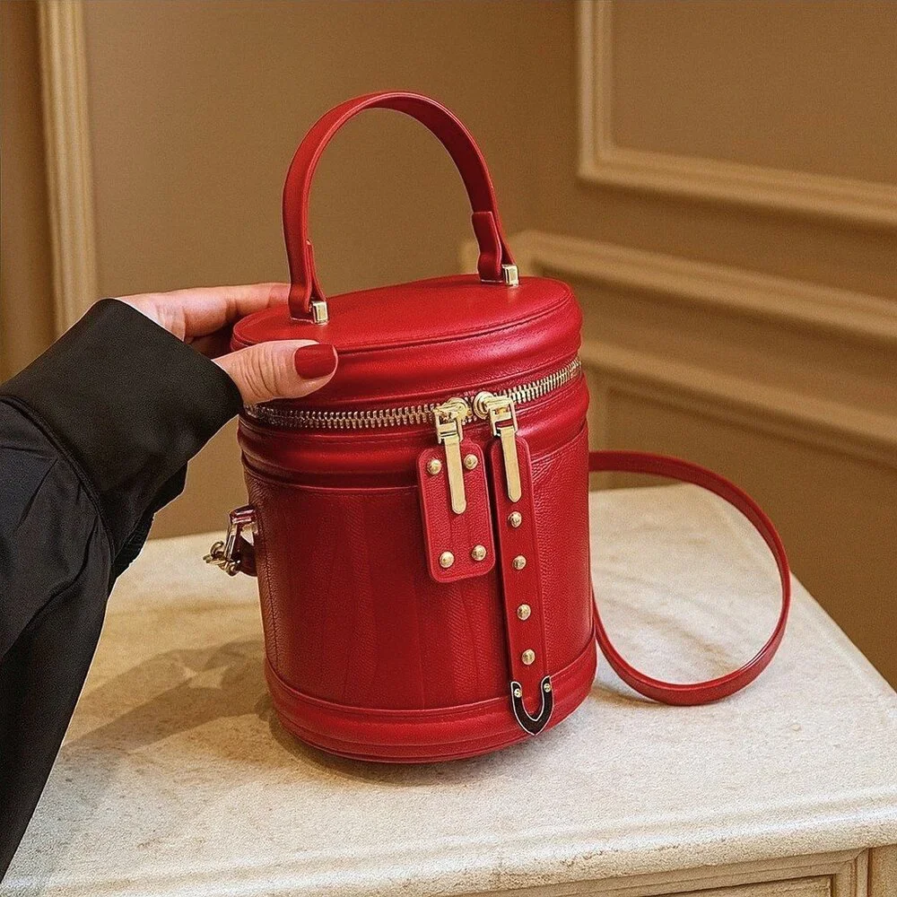 ❤️Chic Red Cylinder Crossbody Bucket Fun Handbag or Cosmetic Travel Makeup Bag - Picture 6 of 7